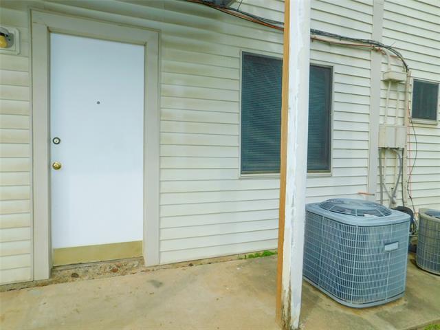 Building Photo - 401 Betchan Dr