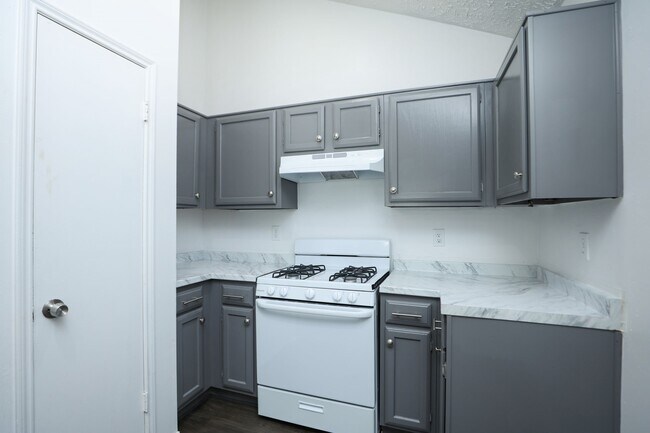 Building Photo - 19938 Laurel Trail Dr