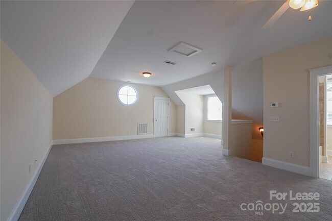 Building Photo - 509 Lees Ct St