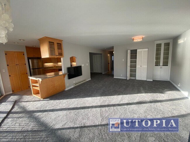 Building Photo - Ocean Views: 2Bd/2Ba + Office - Sunny, Top Floor Condo, Deck, Pool & Hot Tub