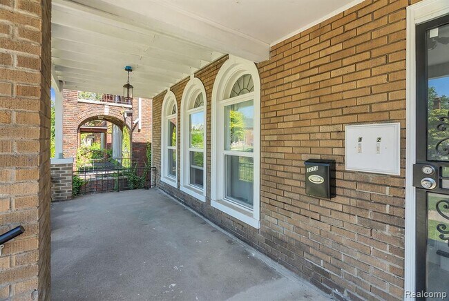 Building Photo - 3273 Cortland St