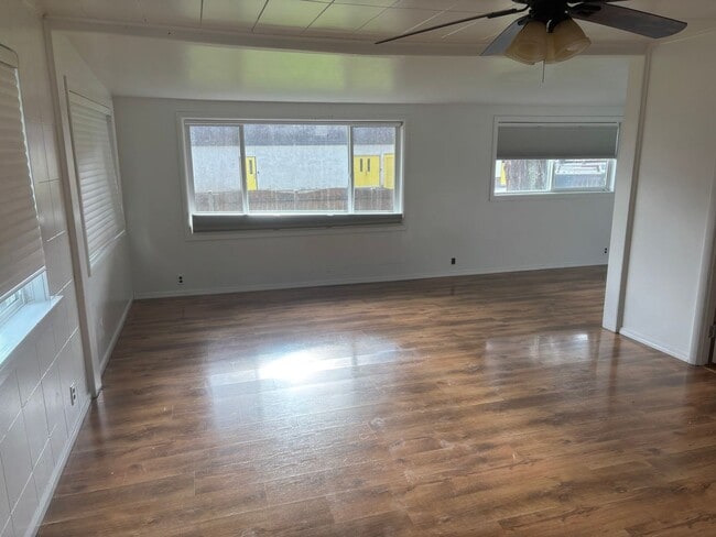 Building Photo - 48015 W 2nd St