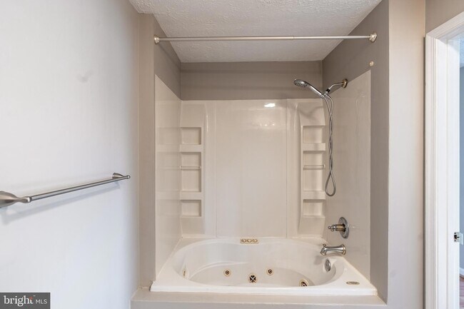 Building Photo - 689 Winding Stream Way