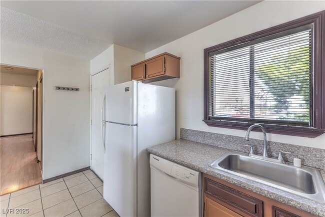 Building Photo - 5404 S Swenson St
