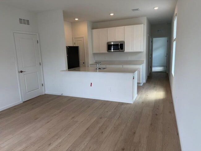 Building Photo - 4407 Vibernum Ave