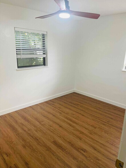 Building Photo - 1453-1453 Fisher Ln