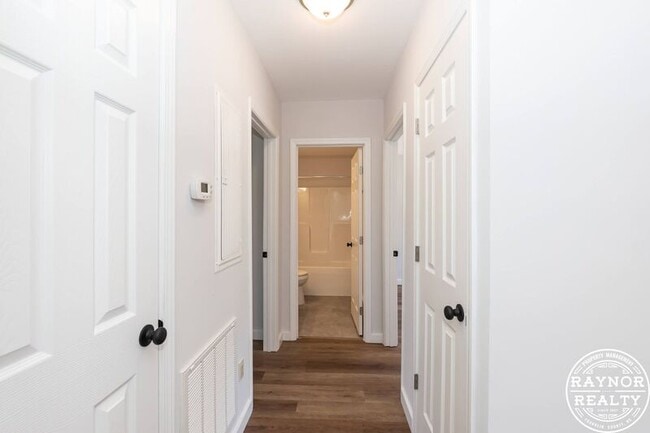 Building Photo - 201 Smith Dr