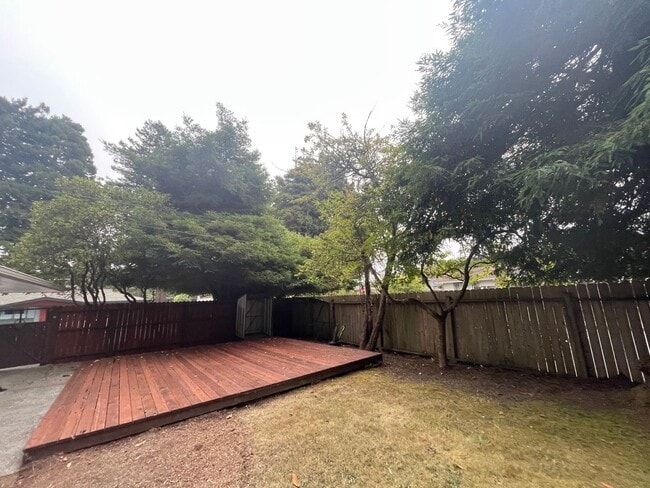 Building Photo - Charming Pet Friendly, 3-Bedroom 1-Bath, p...