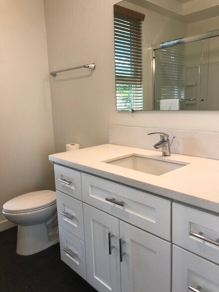 Building Photo - 5601 W 78th St