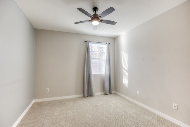 Building Photo - Very Special Oro Valley Home with Pool and Mountain Views!