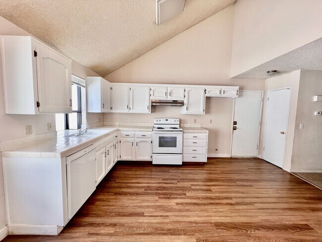 Building Photo - $1,950 Princeton & Brawley, 3 Bed - N Dewe...