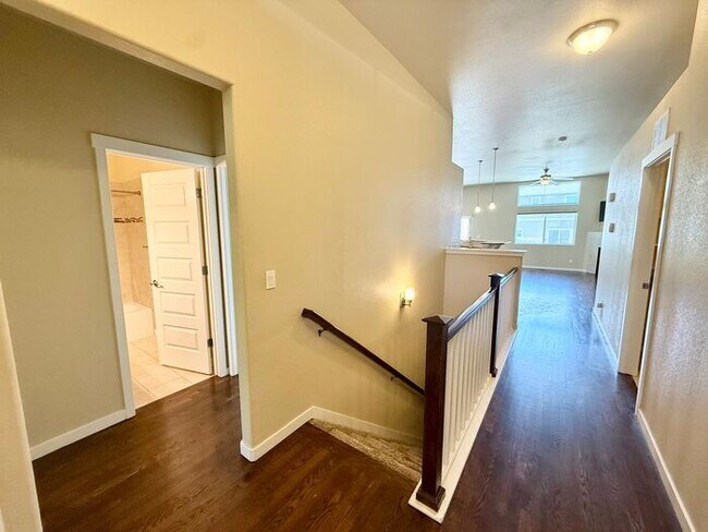 Building Photo - Beautifully Maintained 5 Bed, 3 Bath Home in Loveland!