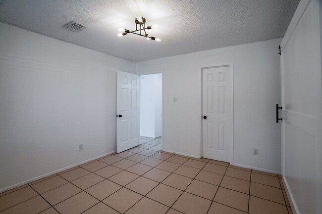 Building Photo - 16827 Whitebrush Loop