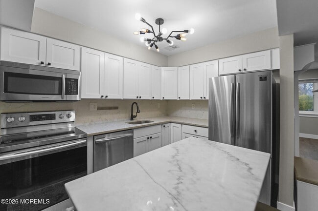 Building Photo - 83 Greenwood Dr