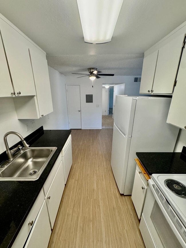 Building Photo - 450 Alameda del Prado