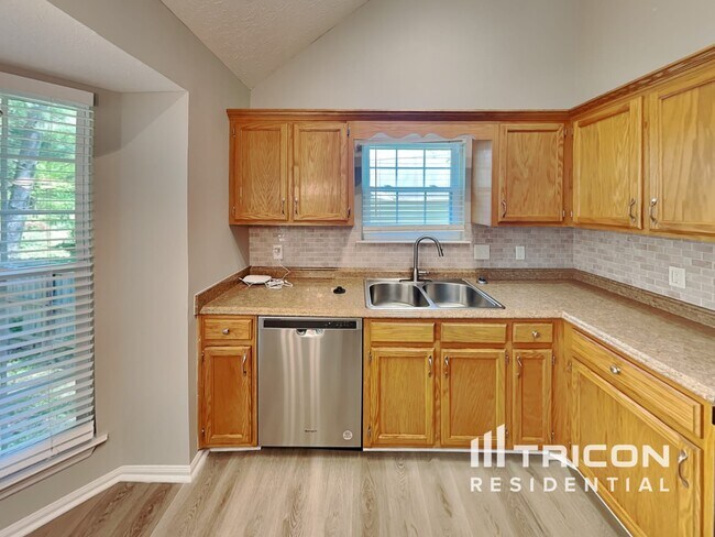 Building Photo - 109 Peak Hill Cir