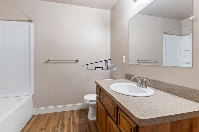 Building Photo - Fantastic Ogden 3 Bedrooom Townhouse!