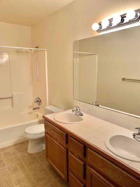 Building Photo - 3 Bed/2.5Bath Townhome in Greeley