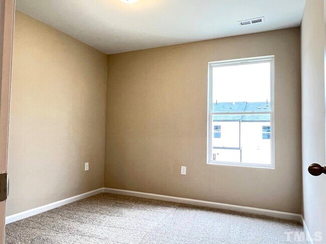 Building Photo - 4 Bedroom Luxury Townhome close to Raleigh Downtown