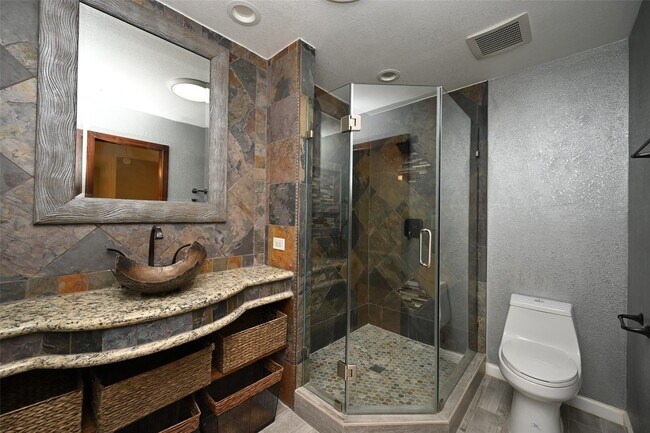 Building Photo - 2127 Lamonte Ln