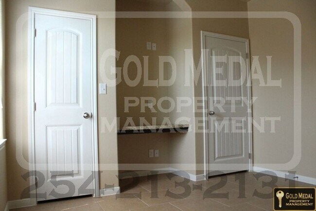 Building Photo - 4505 Cambridge Dr