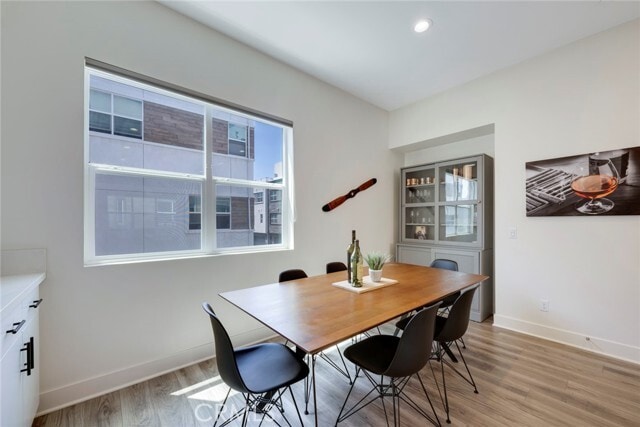 Building Photo - 987 E Mason Ln