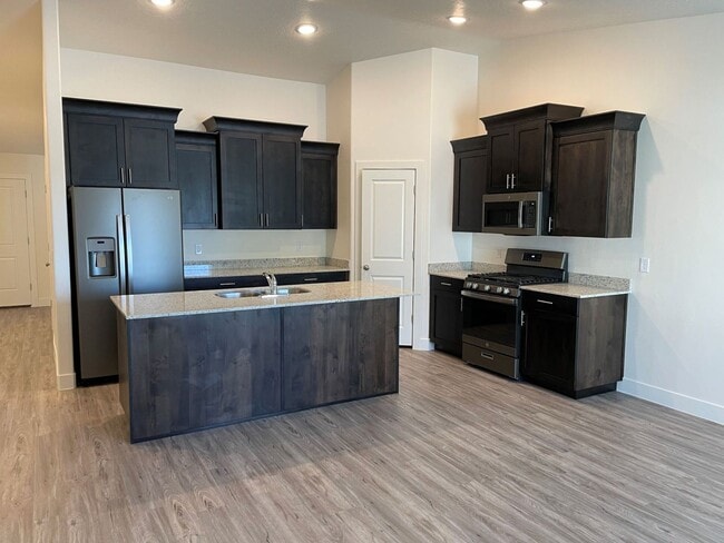 Building Photo - Move-in Discount - 3 bedroom- 2 bath Newer Construction