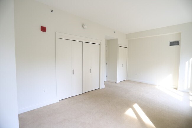 Building Photo - 24 2nd St