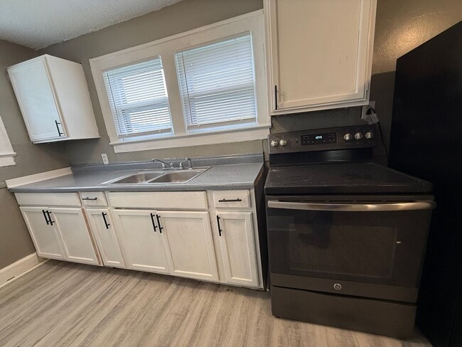 Building Photo - For Rent: 1203 S Shipley! Spacious 2 Bedroom Home! - New Appliances, Washer & Dryer Hookups inclu...