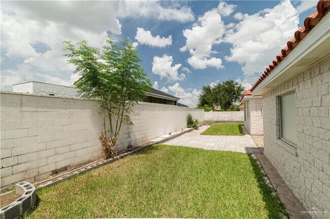 Building Photo - 20 W Rhin Dr