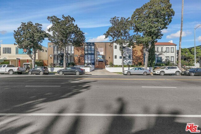 Building Photo - 4711 Beverly Blvd