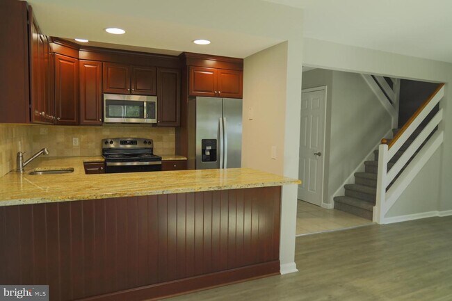 Building Photo - 921 Samantha Cir