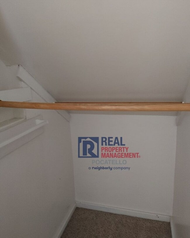 Building Photo - 517-519 E Cedar St