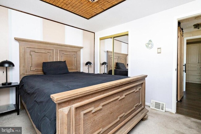 Building Photo - 46 Roosevelt Ave