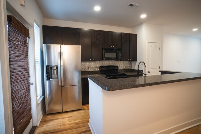 Building Photo - 1032 Skyline View Way