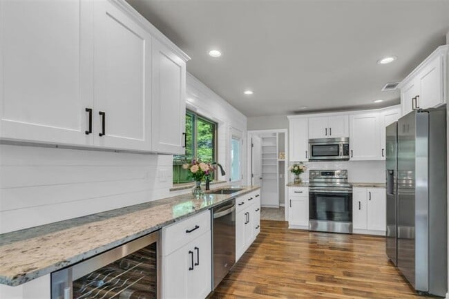 Building Photo - 25 Hornbill Ct