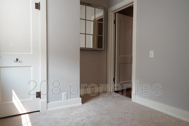 Building Photo - 2721 W Cassia St