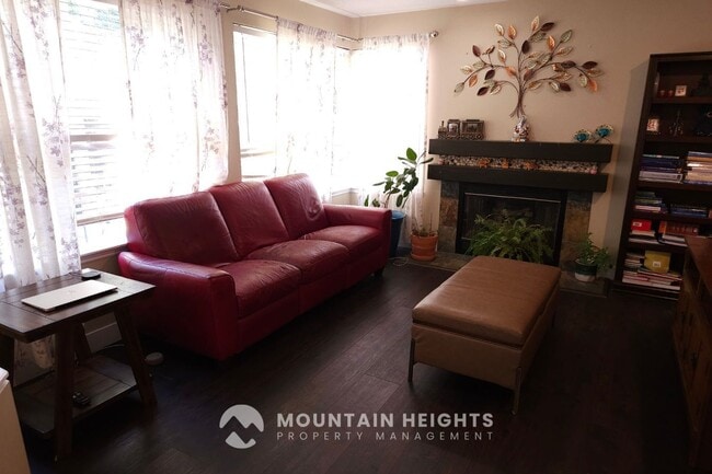 Building Photo - 2096 Rainbow Point Dr