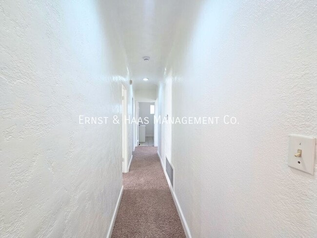 Building Photo - 5426 Lewis Ave