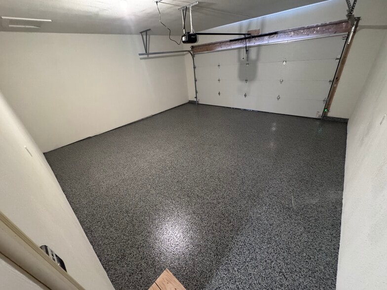 Building Photo - 627 E Pine St