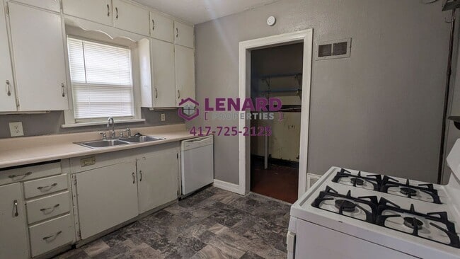 Building Photo - Cozy 2 Bedroom Home!