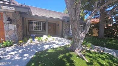 Building Photo - 2794 Parkview Dr