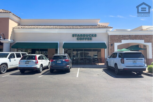 Building Photo - 2Bed/2Bath Townhouse in North Scottsdale! Ready for Immediate Move-In! -- 2 CAR GARAGE!