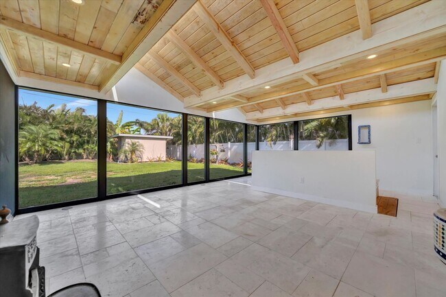 Building Photo - Beautiful West of the Trail 3-Bed/2-Bath H...