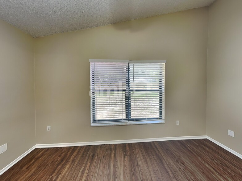 Building Photo - 1401 Crawford Dr