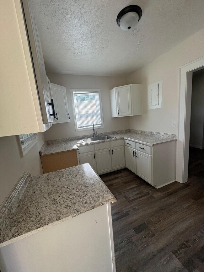 Building Photo - 1207 West Dr