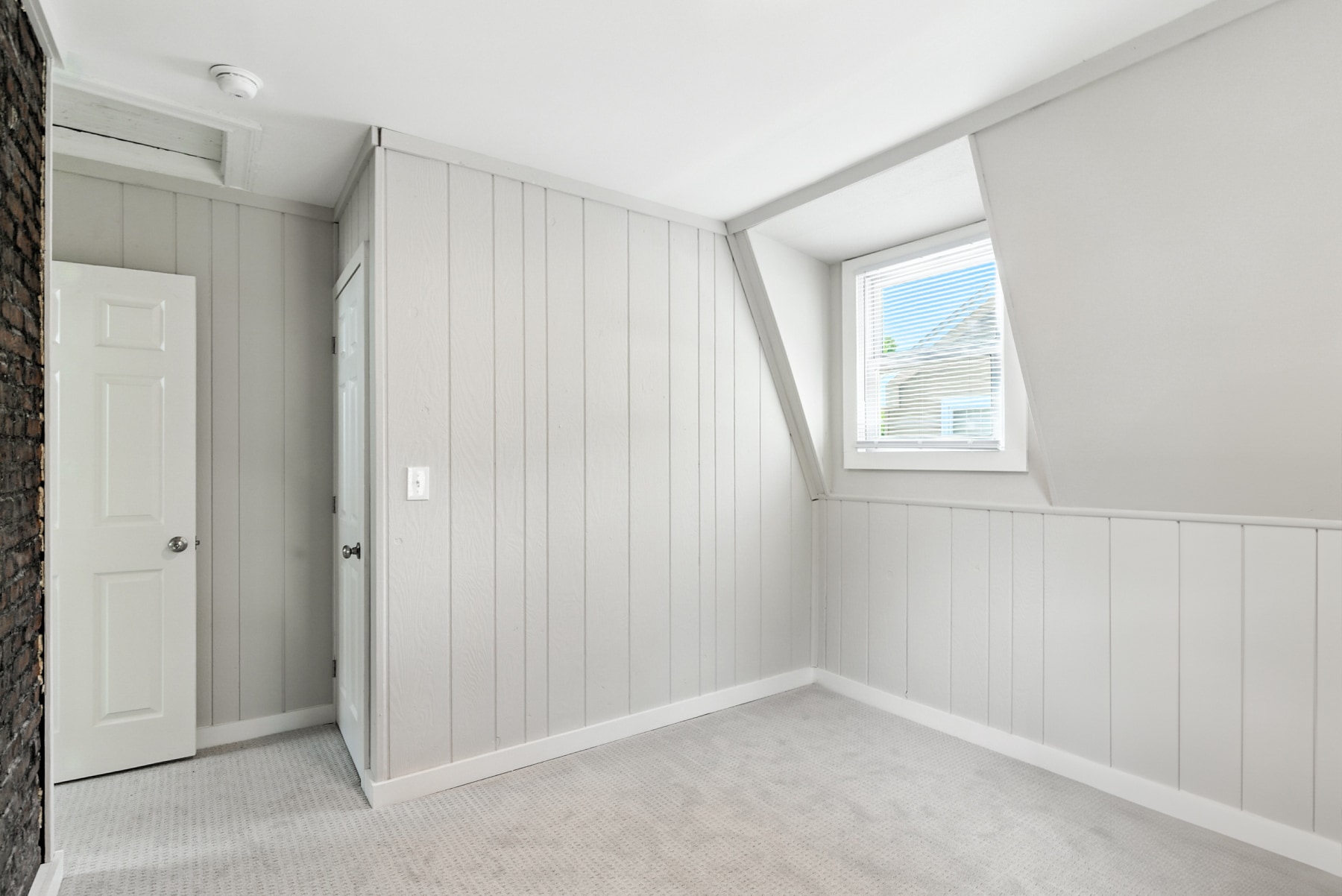 Building Photo - 45 Oakridge Rd