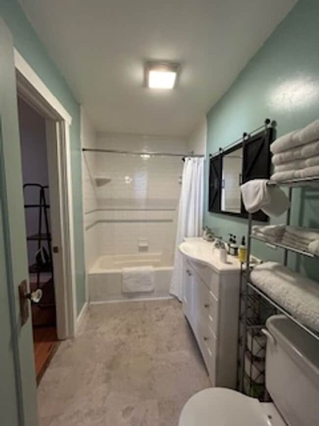 Building Photo - 1 Bed, 1 Bath + Office | Guerneville (Rio ...