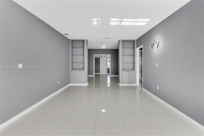 Building Photo - 2221 SW 13th St