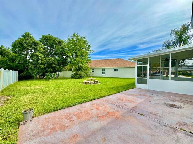 Building Photo - 884 Addison Dr NE